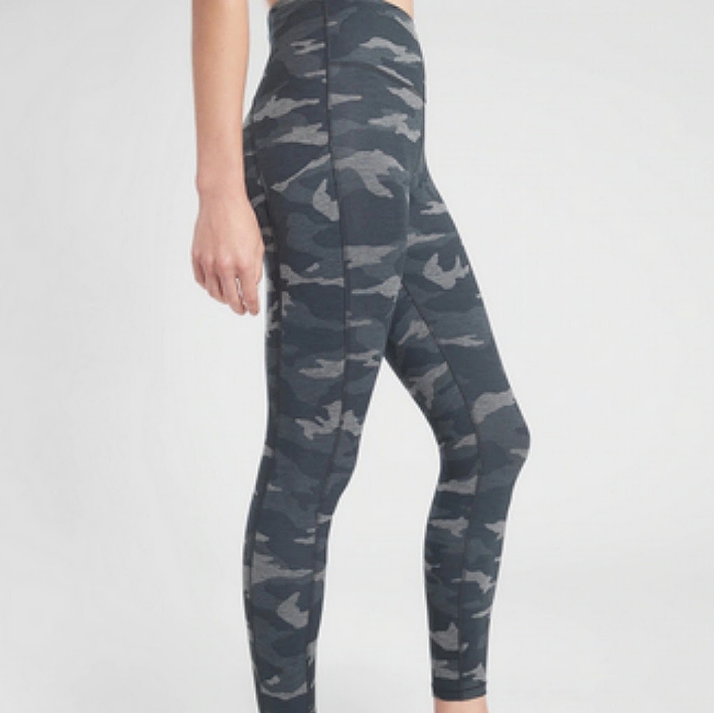 Athleta Ultimate Stash Pocket Camo 7/8 Tight
